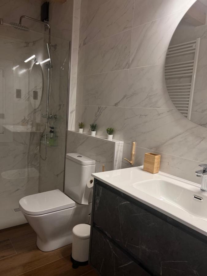 Apartamentos Turisticos: Tu Casa En Sahun מראה חיצוני תמונה