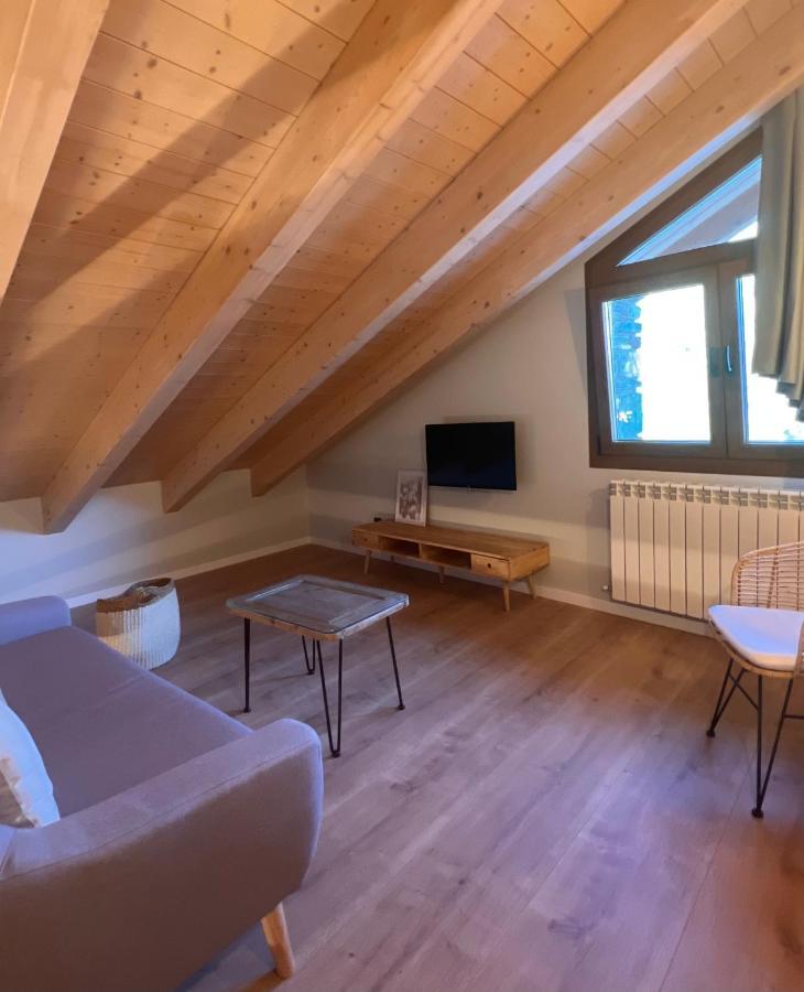 Apartamentos Turisticos: Tu Casa En Sahun מראה חיצוני תמונה