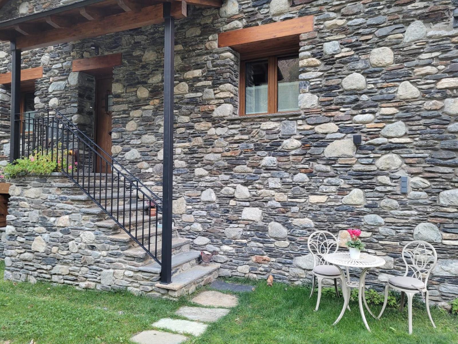 Apartamentos Turisticos: Tu Casa En Sahun מראה חיצוני תמונה