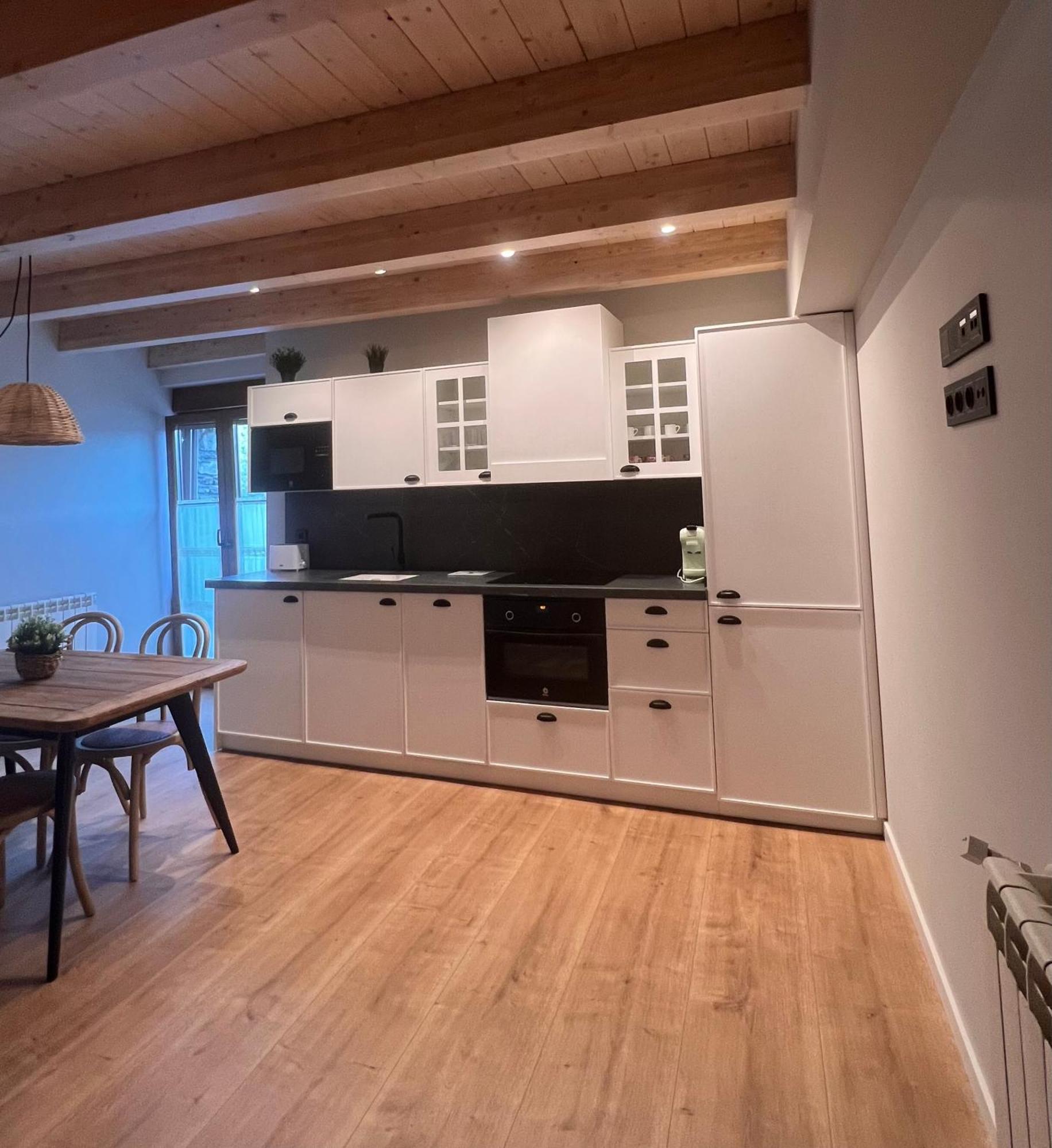 Apartamentos Turisticos: Tu Casa En Sahun מראה חיצוני תמונה